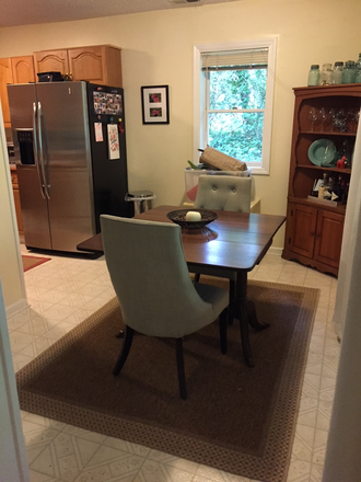 dining area - Chapel Hill in town neighborhood/ Utilities included / Solid updated house ground level unit