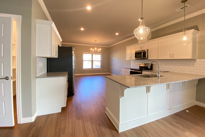 Kitchen - Single Family Home close to Campus