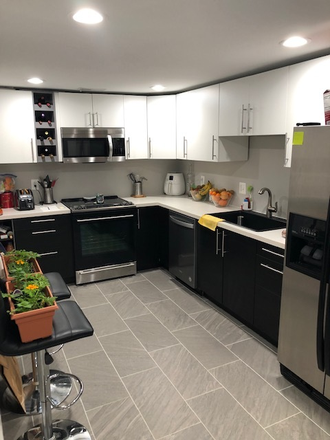 kitchen - Welcome to College Park Woods!  Walk, Bike or catch the UMD Shuttle! House