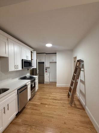 . - Renovated 3-bed w/ laundry in unit. Contact Will McGowan 617.512.5822 Apartments