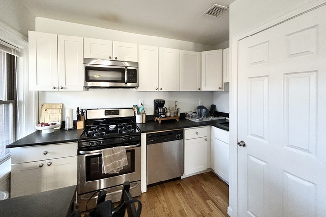 LIVING - GORGEOUS 3 BED WITH IN UNIT LAUNDRY AND PORCH! 9/1/25!