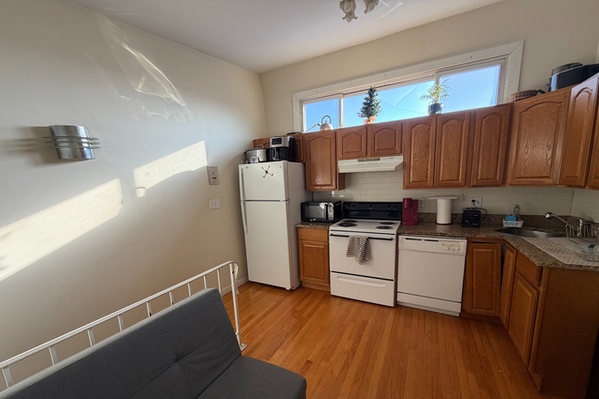 Kitchen - 2x Private Rooms for Rent, 3 bed/1 bath on Symphony Rd
