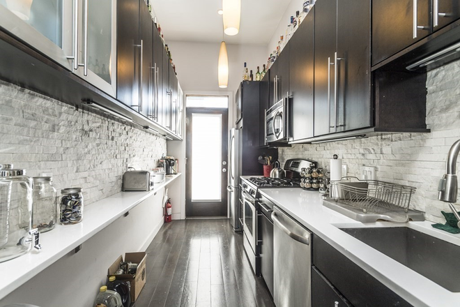 Kitchen - HUGE and RENOVATED 4Bed/3Bath Steps from Campus! Apartments