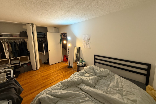 - - No Broker Fee!! Close to Campus! Spacious 1 bed w/ Heat & Hot Water Incld Apartments