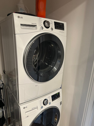 Laundry In-Unit - Spacious Studio with Balcony for Winter Sublet - SFP 2 Apartments