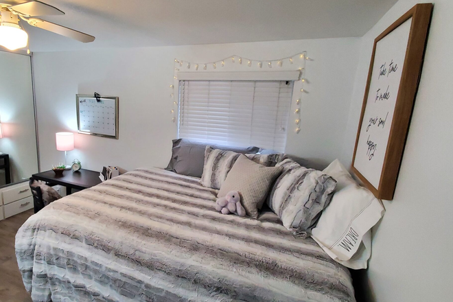 4x2 Bedroom - Capri Apartments - Woodside Manor