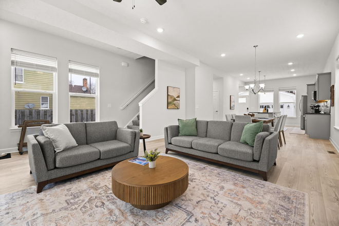 Common Area Living Room - Cleveland Clinic and Case Western - Luxurious Private Suite