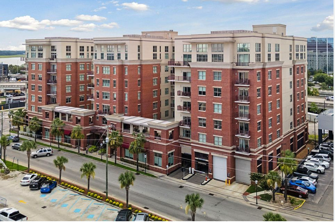 Outside Street View - Housing close to campus Apartments