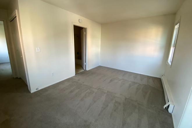 3 - August Preleasing: 907 18th St THREE BEDROOMS Apartments