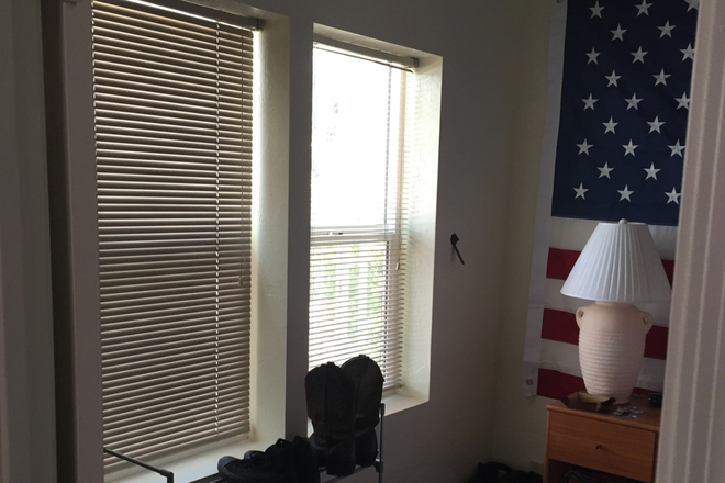 Bedroom window - Nice One Bedroom Duplex Duplex