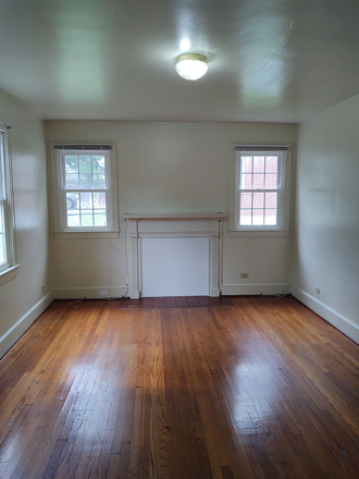 Living room - 1507 Broad Ave. LLC House