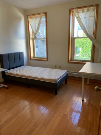 Bedroom 1 - Private bedroom in 3 bed/1 bath Home