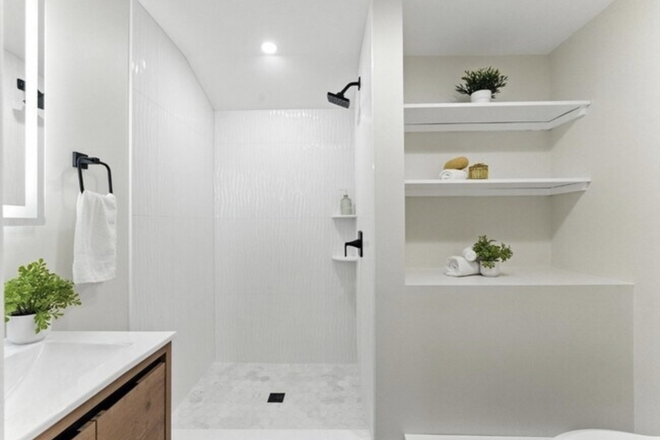 Bath 1 - LUXURY 4 BED 3 BATH NEAR TUFTS Apartments