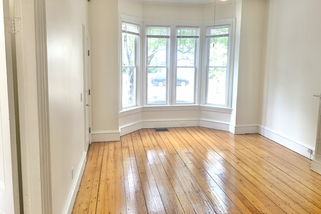 Living room - All Utilities, Studio Apartment, WIFI, Walk to Brown