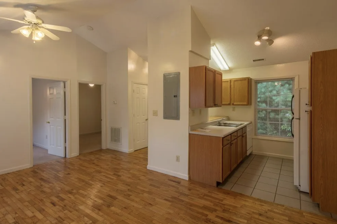 Living room - Poplar Point Apartment