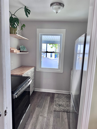 Fully stocked kitchen - Fully Furnished Modern Apartment
