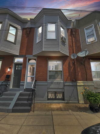 2005 Mercy Townhome with three bedrooms and yard - Point Breeze, 3 bedroom Town Home