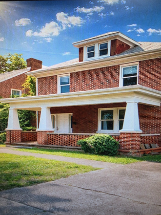 Exterior - 2027-2028 / 504 14th ST / 2 Full Kitchens UVA Prime Location
