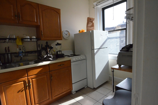 Kitchen - Front Facing Alcove Studio in Westland Ave Next to Whole Foods 9/1/26 Apartments