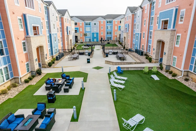 Community areas - Great Deal: Free Deposit or First Month Rent at Oasis for Male - Room with Wiindow!
