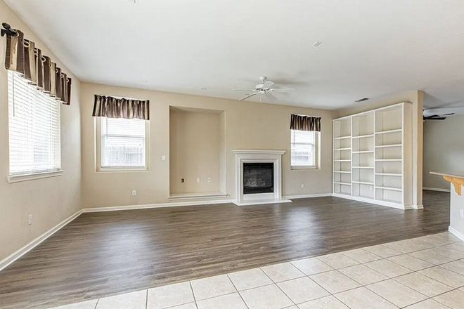 Living room - Large Home 5 minutes to UC Merced campus. One Room Remaining