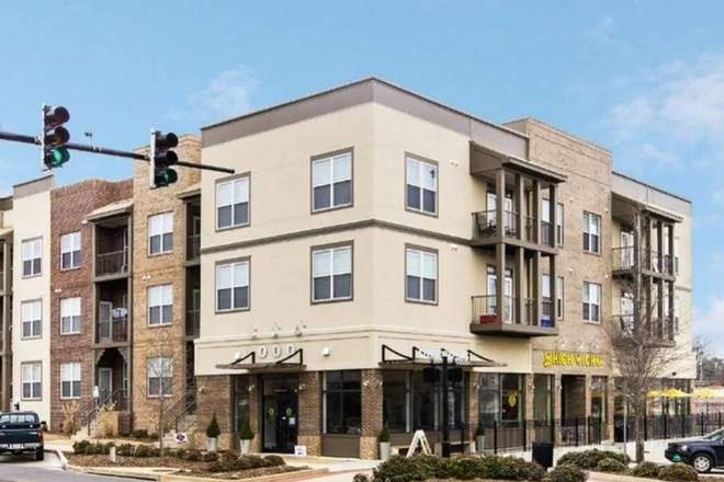 Outside View - District Lofts - Townhome style apartments near campus and downtown Tuscaloosa