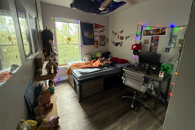 Bedroom - 4x4 Room at The Aves $999