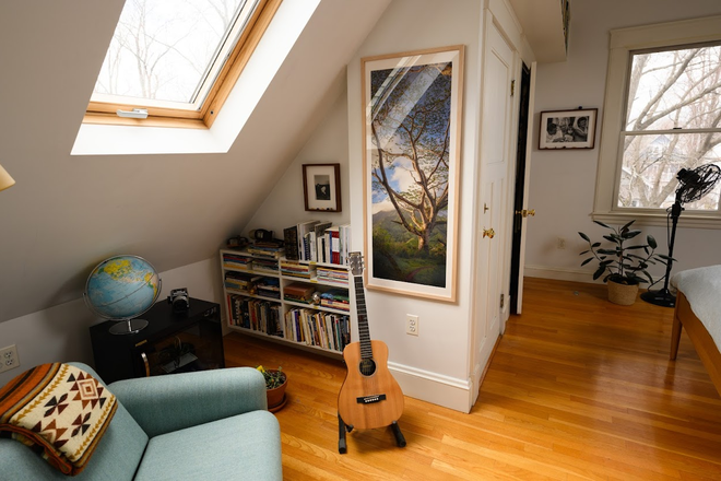 2 - Newly renovated apartment a few blocks to Davis Sq - May 1