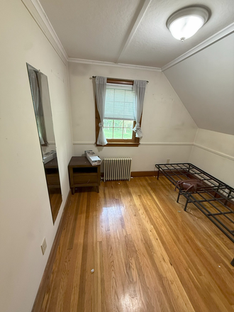 Room 2 - Room sublet for Spring (female only)