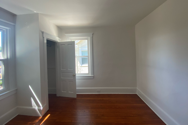 Bedroom - Room in shared home-Maple St-Princeton