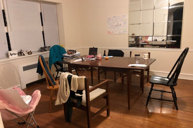 DINING ROOM - 56 STREET HOUSE ACROSS FROM CAMPUS