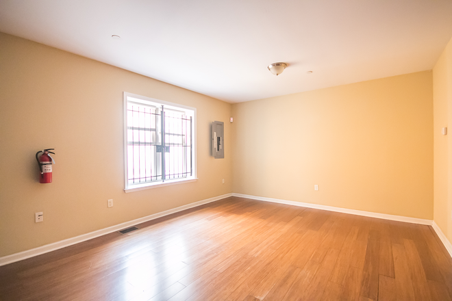 Living Room - Temple Villas-1415 N.15th St, Apartments Unit A