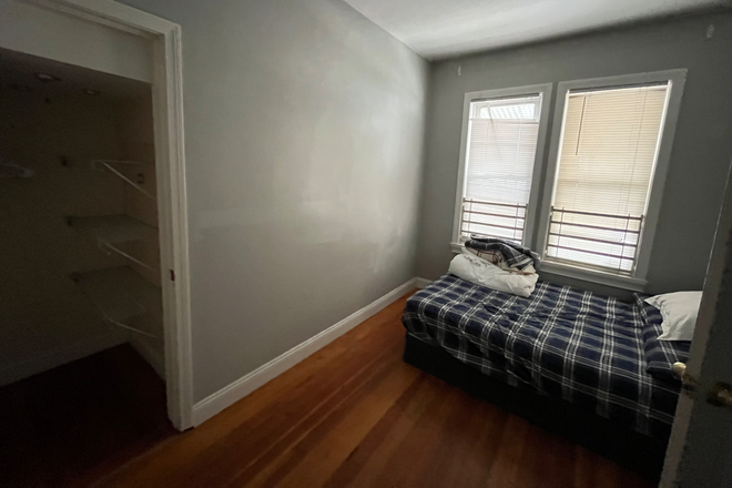 Bedroom 3 - SUMMER SUBLET Montfern Avenue apartment, on bus route, in Brighton