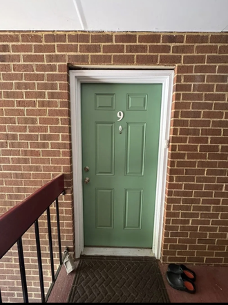 Entryway - Governors Square 3rd Floor Apt 1.3 Miles to Campus