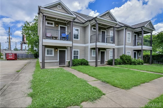 front - 3 Bed 3 Bath Townhouse Walkable to Campus