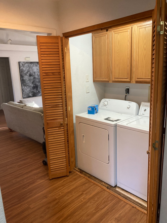 Washer/Dryer - Bright 15 ' x 12.5' master bedroom with private bathroom and walk-in closet