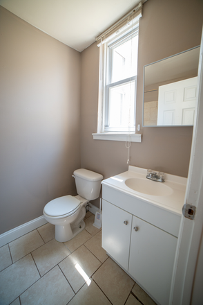 bathroom - Bright Spacious 1 Bed 1 Bath A Few Blocks From Campus Apartments