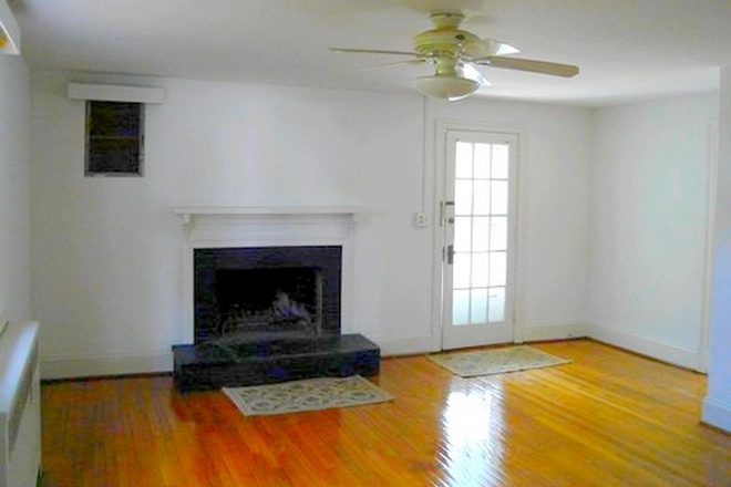 living room - Howard Drive Apartments / Utilities Included / UVA Location