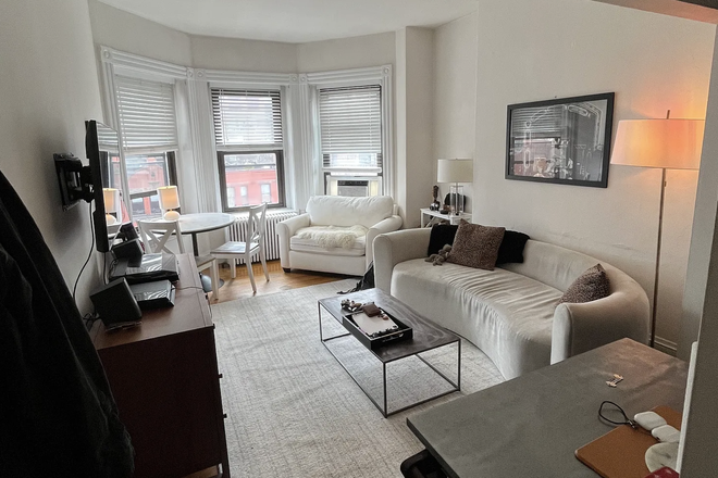 a - FRONT FACING ON NEWBURY STREET