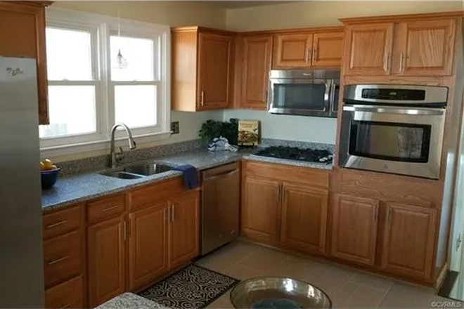 Kitchen 2 - FURNISHED, large, comfortable house 23min from VCU, ideal for 4-5 students