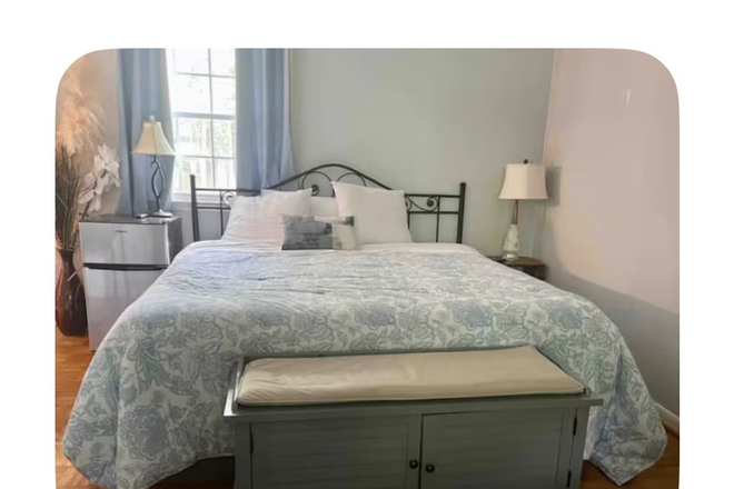 Space for rent: King bed - Private Room w/ House Access