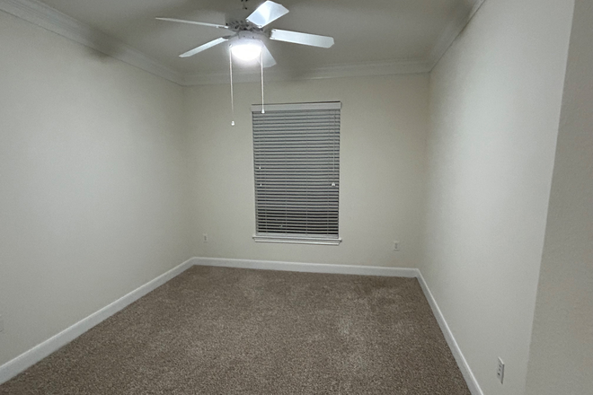 Bedroom - Splitting a Unit at Village at West University