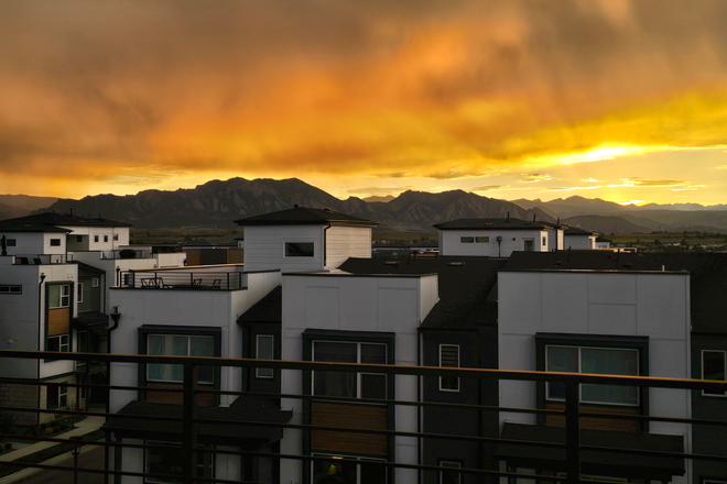 Roof Views - Downtown Superior townhome roomshare, near bus