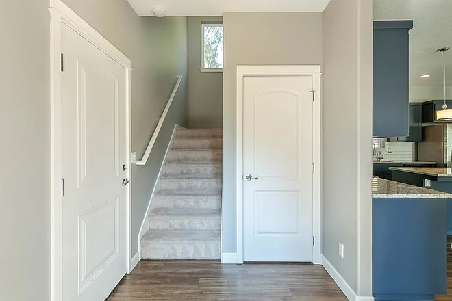 Entryway - 3 Bed, 2.5 Bath Home in South Eugene