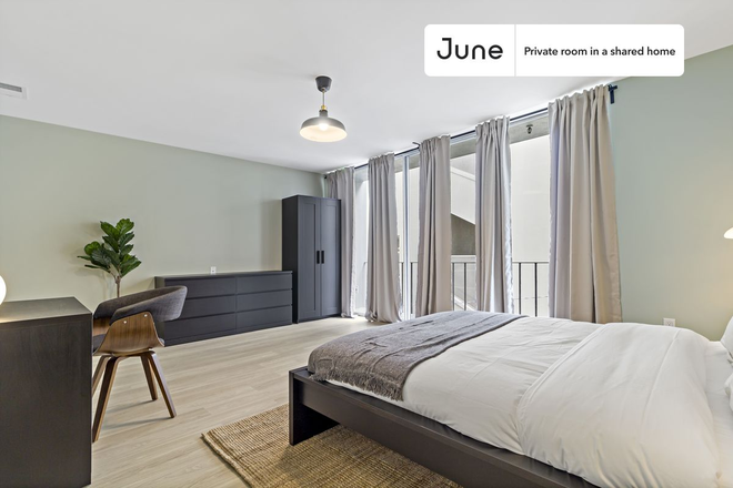 Photo - Private bedroom in 5 bed/3.5 bath Home