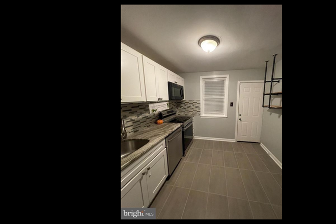 Kitchen - 3 BR 1.5 BA in Lovely quiet Temple U. area House