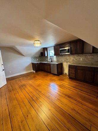 kitchen - Great  2 bed with gas and electric included near campus Apartments