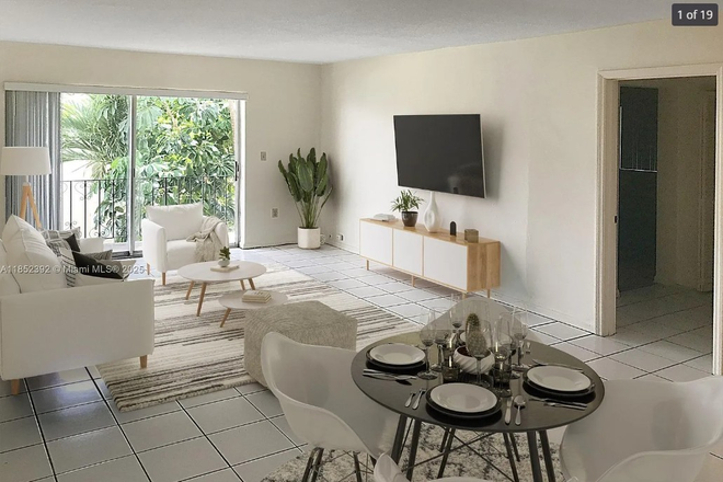 Livingroom - WALK TO CAMPUS, Spacious 2bed/2bath Apartments