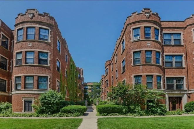 Outside View - 30 second walk from Noyes station. 6 minute walk to Tech. 3b1b with kitchen.