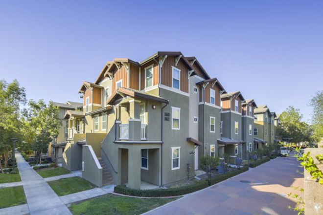 Townhome view - Camino Del Sol Apartment